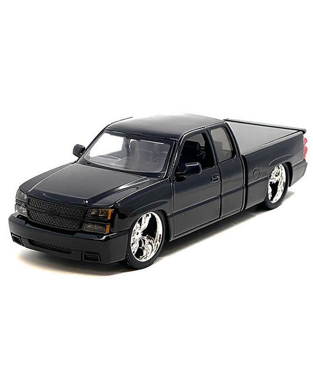 2006 Chevrolet Silverado Custom Pickup Truck Black "Die-Cast Collection" Series 1/25 Diecast Model Car by Motormax