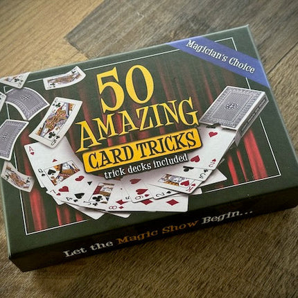 50 Amazing Card Tricks Kit Deluxe Edition